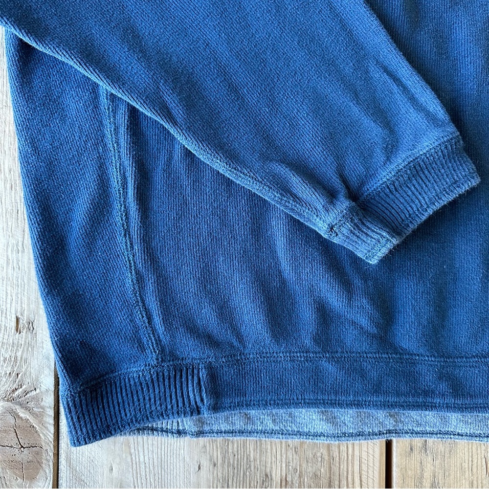 Tommy Bahama Crewneck Sweatshirt Reversible Navy Blue and Gray Color - Picture 4 of 14